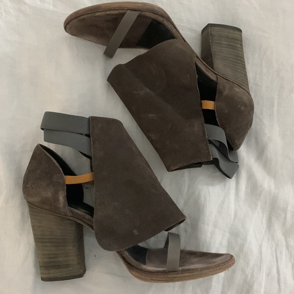 Strappy heel